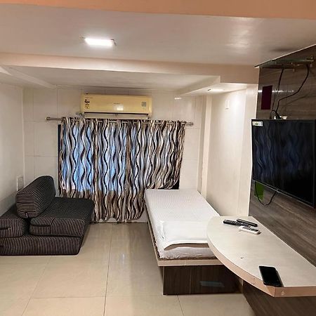 Hotel Havana Мумбай Екстериор снимка